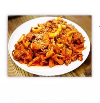 Jeyuk Bokkeum (Spicy Stir-Fried Pork) / 제육볶음 / 韩式辣炒猪肉
